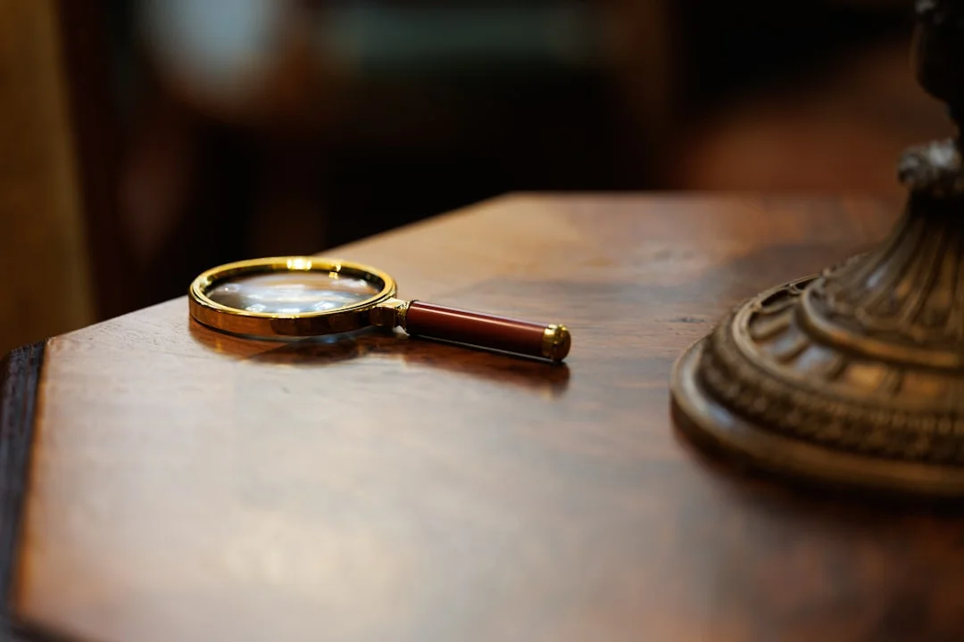 放大鏡搜尋符號代表異常檢測